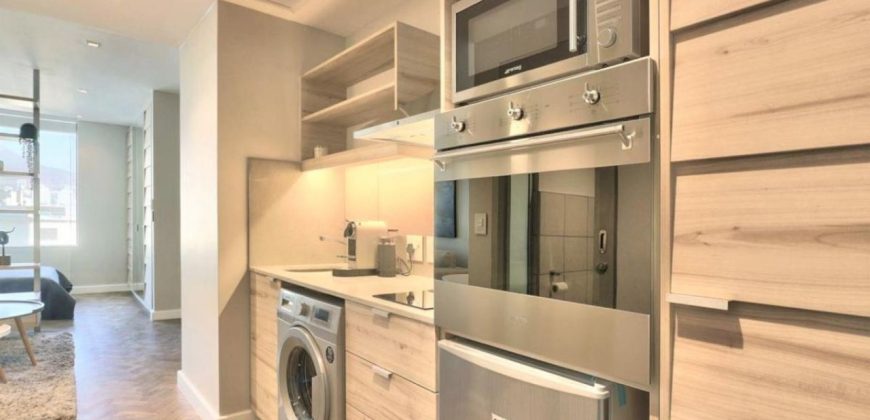 Bachelor Apartment for sale in Cape Town City Centre