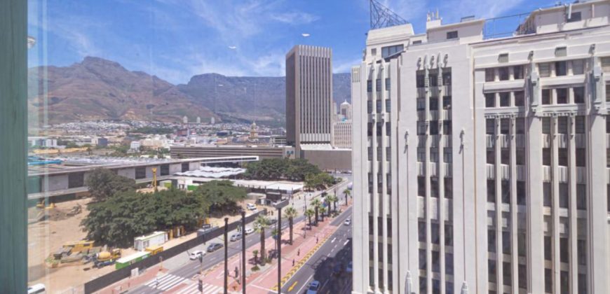 Bachelor Apartment for sale in Cape Town City Centre