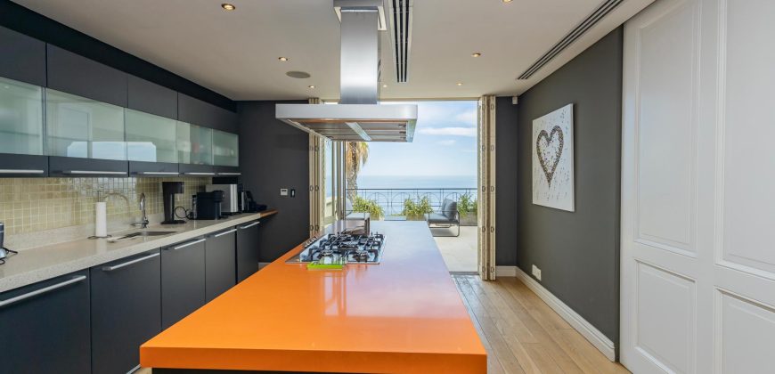 5 Bedroom House for Sale in Bantry Bay